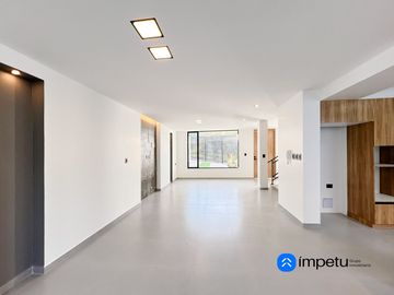 Casa a estrenar de lujo en venta al sur de la ciudad