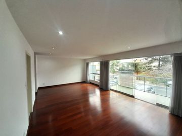 SE VENDE AMPLIO Y ACOGEDOR DEPARTAMENTO EN SANTIAGO DE SURCO
