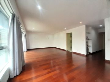SE VENDE AMPLIO Y ACOGEDOR DEPARTAMENTO EN SANTIAGO DE SURCO
