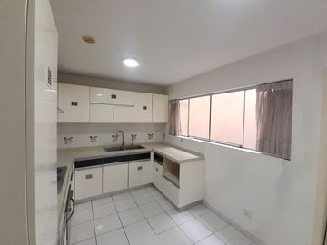 SE VENDE AMPLIO Y ACOGEDOR DEPARTAMENTO EN SANTIAGO DE SURCO