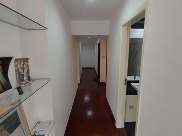 SE VENDE AMPLIO Y ACOGEDOR DEPARTAMENTO EN SANTIAGO DE SURCO