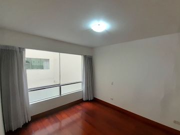 SE VENDE AMPLIO Y ACOGEDOR DEPARTAMENTO EN SANTIAGO DE SURCO