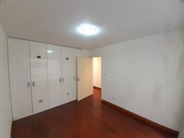 SE VENDE AMPLIO Y ACOGEDOR DEPARTAMENTO EN SANTIAGO DE SURCO