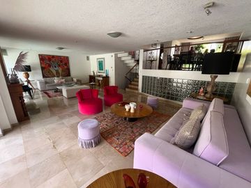 CASA DE VENTA DE CUATRO DORMITORIOS EN CUMBAYÁ SECTOR RESERVORIO