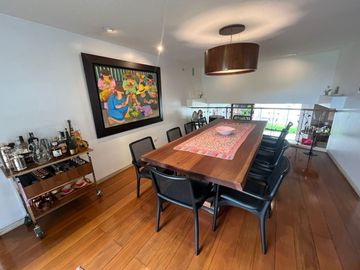 CASA DE VENTA DE CUATRO DORMITORIOS EN CUMBAYÁ SECTOR RESERVORIO