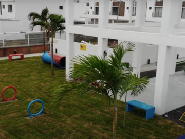 SE VENDE BONITA CASA