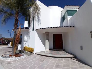 🏡 ¡Vive en el Club de Golf! Diseño moderno, lujo y luz natural ✨ Agenda tu visita