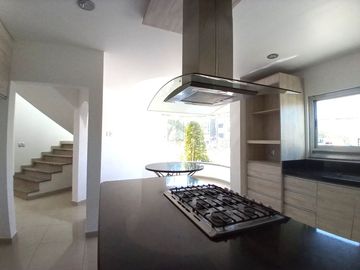 🏡 ¡Vive en el Club de Golf! Diseño moderno, lujo y luz natural ✨ Agenda tu visita