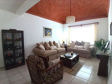 ¡Tu nuevo hogar en Tequisquiapan! 🏡 Casa de 1 planta con alberca y seguridad 💦🔐