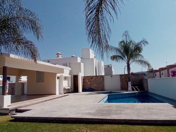 ¡Tu nuevo hogar en Tequisquiapan! 🏡 Casa de 1 planta con alberca y seguridad 💦🔐