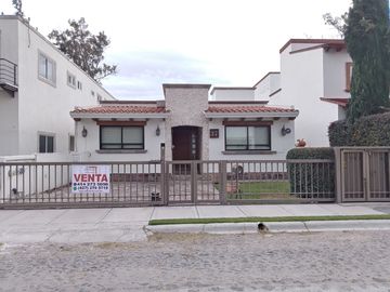 🔥 ¡Casa de 1 planta con vista al campo de golf! Espacios amplios y excelentes acabados 🌳
