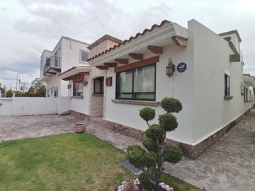 🔥 ¡Casa de 1 planta con vista al campo de golf! Espacios amplios y excelentes acabados 🌳
