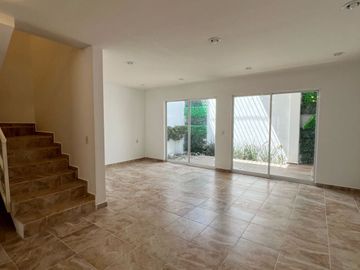 CASA EN VENTA RESIDENCIAL RUBI (COCHERA TECHADA)