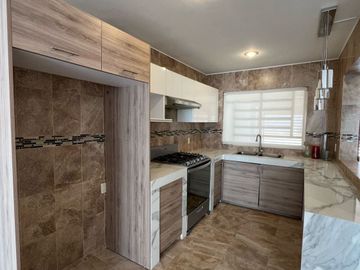 CASA EN VENTA RESIDENCIAL RUBI (COCHERA TECHADA)