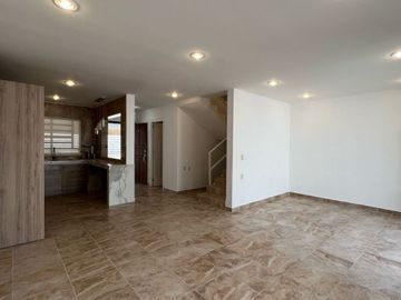 CASA EN VENTA RESIDENCIAL RUBI (COCHERA TECHADA)