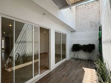 CASA EN VENTA RESIDENCIAL RUBI (COCHERA TECHADA)