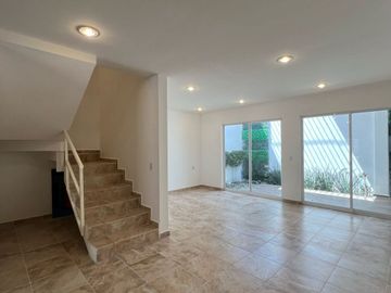 CASA EN VENTA RESIDENCIAL RUBI (COCHERA TECHADA)