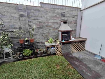 VENDO ACOGEDORA CASA EN CONDOMINIO CERCA U DE LIMA