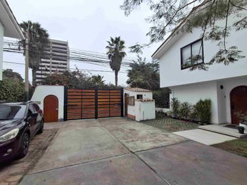 VENDO ACOGEDORA CASA EN CONDOMINIO CERCA U DE LIMA