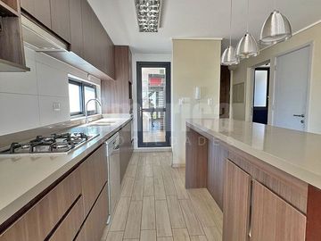 🌟 ¡Exclusivo Penthouse Tríplex con Terraza Panorámica, Jacuzzi y Home Office en Álvaro Casanova, Peñalolén! 🏡✨