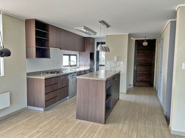 🌟 ¡Exclusivo Penthouse Tríplex con Terraza Panorámica, Jacuzzi y Home Office en Álvaro Casanova, Peñalolén! 🏡✨
