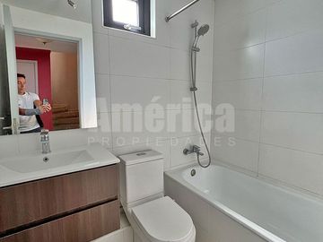 🌟 ¡Exclusivo Penthouse Tríplex con Terraza Panorámica, Jacuzzi y Home Office en Álvaro Casanova, Peñalolén! 🏡✨