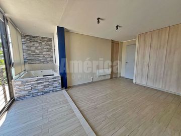 🌟 ¡Exclusivo Penthouse Tríplex con Terraza Panorámica, Jacuzzi y Home Office en Álvaro Casanova, Peñalolén! 🏡✨
