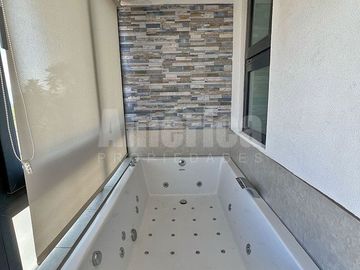 🌟 ¡Exclusivo Penthouse Tríplex con Terraza Panorámica, Jacuzzi y Home Office en Álvaro Casanova, Peñalolén! 🏡✨