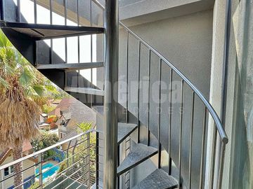 🌟 ¡Exclusivo Penthouse Tríplex con Terraza Panorámica, Jacuzzi y Home Office en Álvaro Casanova, Peñalolén! 🏡✨