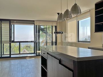 🌟 ¡Exclusivo Penthouse Tríplex con Terraza Panorámica, Jacuzzi y Home Office en Álvaro Casanova, Peñalolén! 🏡✨
