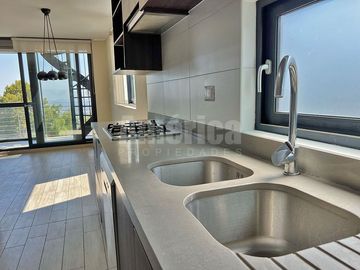 🌟 ¡Exclusivo Penthouse Tríplex con Terraza Panorámica, Jacuzzi y Home Office en Álvaro Casanova, Peñalolén! 🏡✨