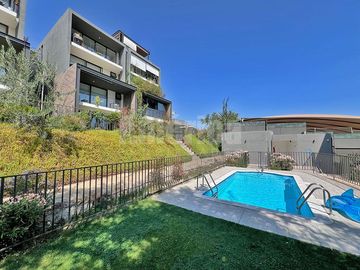 🌟 ¡Exclusivo Penthouse Tríplex con Terraza Panorámica, Jacuzzi y Home Office en Álvaro Casanova, Peñalolén! 🏡✨