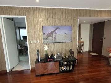 SE ALQUILA ESPECTACULAR FLAT AMOBLADO O SEMIAMOBLADO EN PRIMER PISO DE 3 DORMITORIOS MAS SERVICIOS. CERCA A UPC , EMBAJADA EE.UU. AV.
