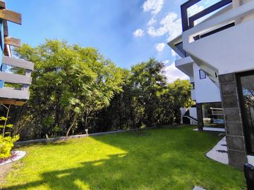 VENTA CASA DE ENSUEÑO CON VISTA PANORAMICA EN VISTA REAL CON SALA DE CINE, SALON DE EVENTOS, BAR Y CAVA