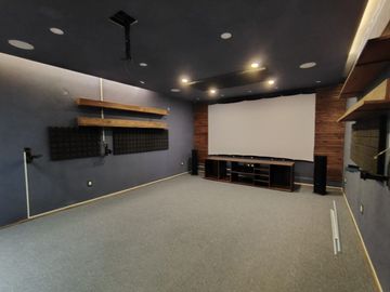 VENTA CASA DE ENSUEÑO CON VISTA PANORAMICA EN VISTA REAL CON SALA DE CINE, SALON DE EVENTOS, BAR Y CAVA