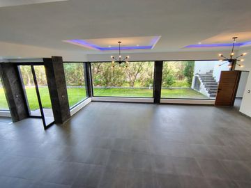 VENTA CASA DE ENSUEÑO CON VISTA PANORAMICA EN VISTA REAL CON SALA DE CINE, SALON DE EVENTOS, BAR Y CAVA