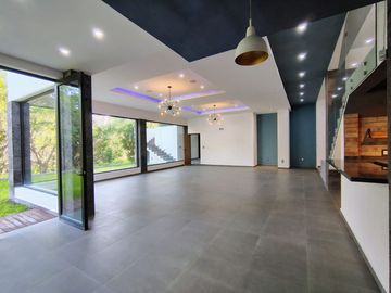 VENTA CASA DE ENSUEÑO CON VISTA PANORAMICA EN VISTA REAL CON SALA DE CINE, SALON DE EVENTOS, BAR Y CAVA