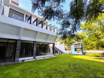 VENTA CASA DE ENSUEÑO CON VISTA PANORAMICA EN VISTA REAL CON SALA DE CINE, SALON DE EVENTOS, BAR Y CAVA