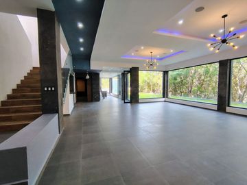 VENTA CASA DE ENSUEÑO CON VISTA PANORAMICA EN VISTA REAL CON SALA DE CINE, SALON DE EVENTOS, BAR Y CAVA