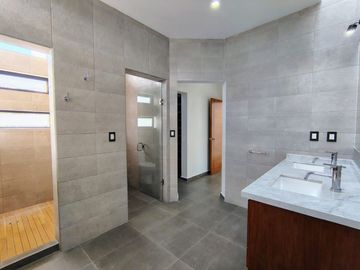 VENTA CASA DE ENSUEÑO CON VISTA PANORAMICA EN VISTA REAL CON SALA DE CINE, SALON DE EVENTOS, BAR Y CAVA
