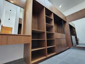 VENTA CASA DE ENSUEÑO CON VISTA PANORAMICA EN VISTA REAL CON SALA DE CINE, SALON DE EVENTOS, BAR Y CAVA