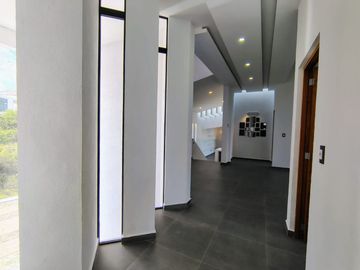 VENTA CASA DE ENSUEÑO CON VISTA PANORAMICA EN VISTA REAL CON SALA DE CINE, SALON DE EVENTOS, BAR Y CAVA