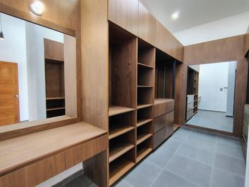 VENTA CASA DE ENSUEÑO CON VISTA PANORAMICA EN VISTA REAL CON SALA DE CINE, SALON DE EVENTOS, BAR Y CAVA