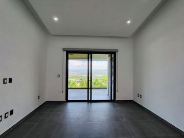 VENTA CASA DE ENSUEÑO CON VISTA PANORAMICA EN VISTA REAL CON SALA DE CINE, SALON DE EVENTOS, BAR Y CAVA