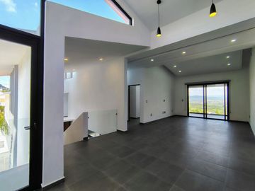 VENTA CASA DE ENSUEÑO CON VISTA PANORAMICA EN VISTA REAL CON SALA DE CINE, SALON DE EVENTOS, BAR Y CAVA