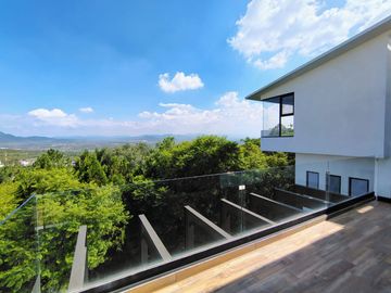 VENTA CASA DE ENSUEÑO CON VISTA PANORAMICA EN VISTA REAL CON SALA DE CINE, SALON DE EVENTOS, BAR Y CAVA