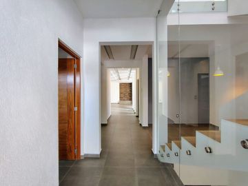 VENTA CASA DE ENSUEÑO CON VISTA PANORAMICA EN VISTA REAL CON SALA DE CINE, SALON DE EVENTOS, BAR Y CAVA