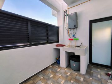 VENTA CASA DE ENSUEÑO CON VISTA PANORAMICA EN VISTA REAL CON SALA DE CINE, SALON DE EVENTOS, BAR Y CAVA