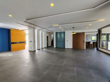 VENTA CASA DE ENSUEÑO CON VISTA PANORAMICA EN VISTA REAL CON SALA DE CINE, SALON DE EVENTOS, BAR Y CAVA