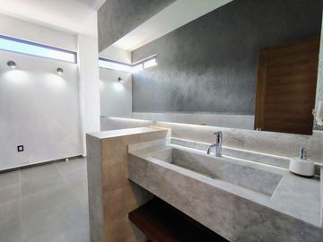 VENTA CASA DE ENSUEÑO CON VISTA PANORAMICA EN VISTA REAL CON SALA DE CINE, SALON DE EVENTOS, BAR Y CAVA